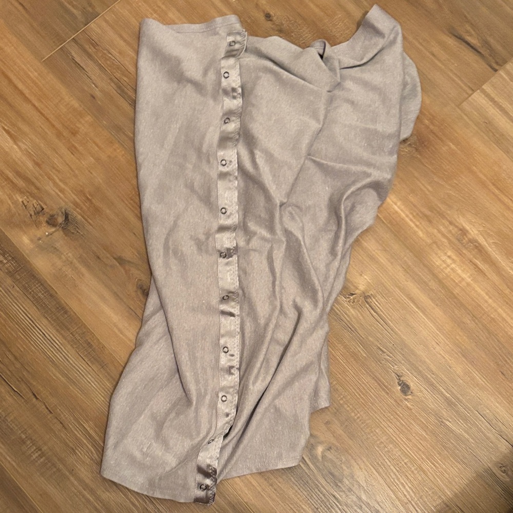 Elegant Gray Button-Down Scarf